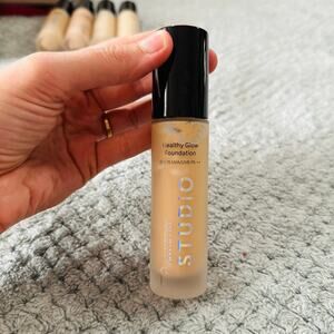 Amway Artistry STUDIO Healthy Future Glow Foundation SPF 15 Shade #10 30ML Light